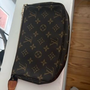 Authentic Louis Vuitton Monogram Pochette